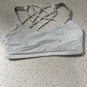 Lululemon Yoga Free to Be Bra/white